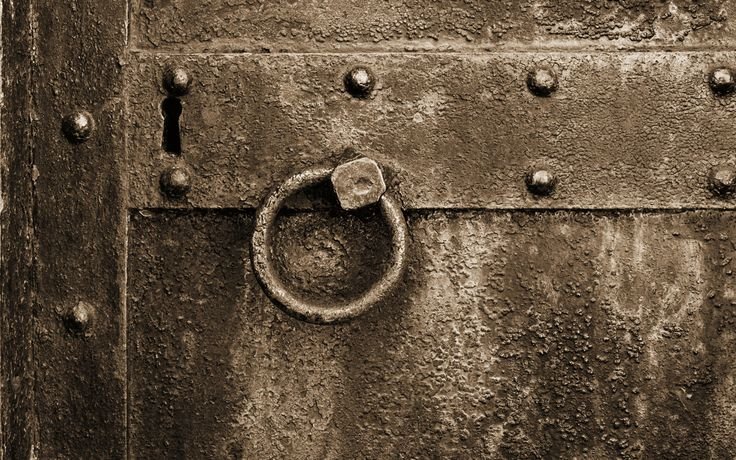 Старинная дверь