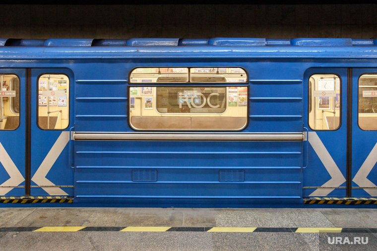 Вагон метро сбоку