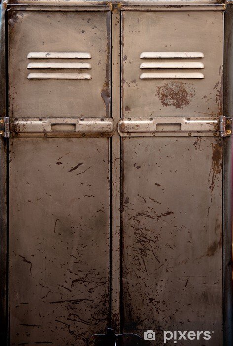 Ржавый металлический шкафчик