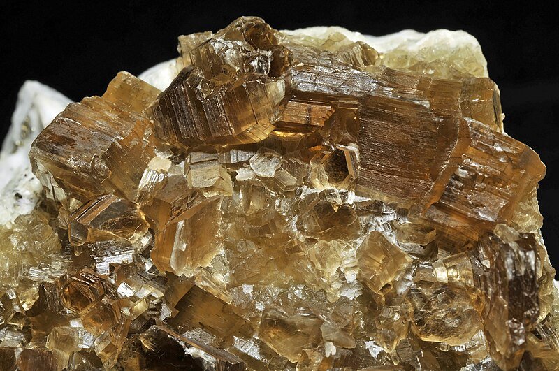 Слюда-мусковит минерал