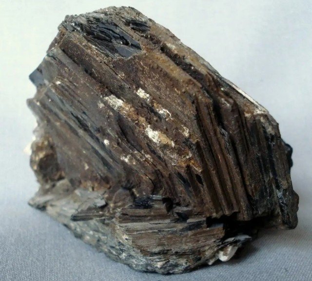 Слюда мусковит камень