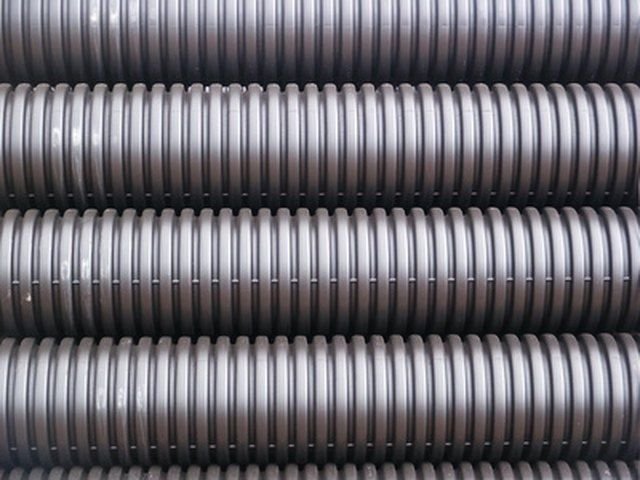 Труба рифленая металлическая