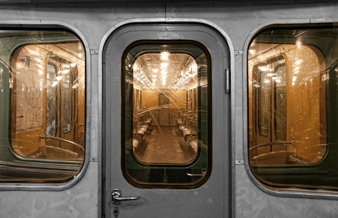 Метровагон 81-717 двери