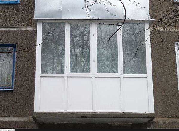 Французское остекление балкона Рехау