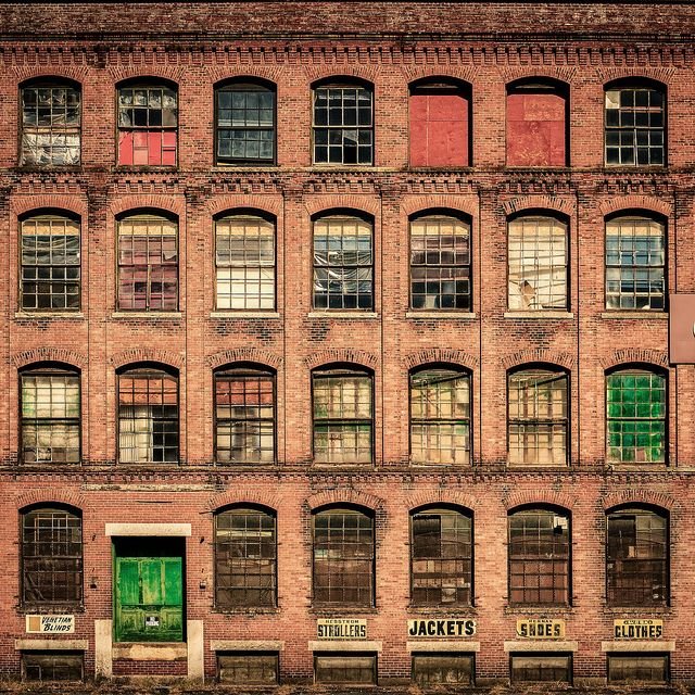 Старые кирпичные здания