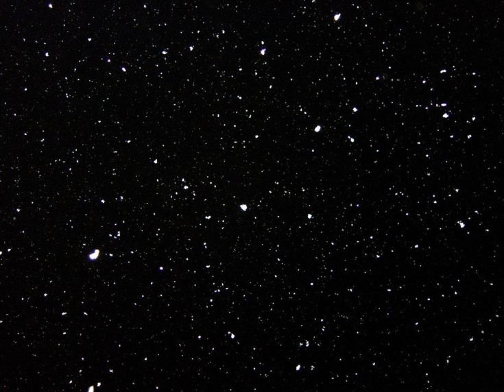 Снег на черном фоне