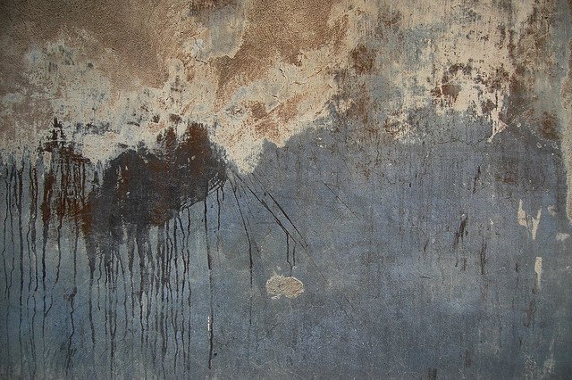 Старая краска на стене