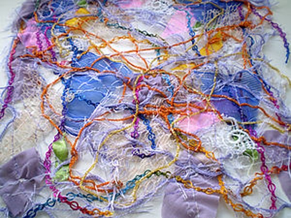 Фактура из ниток и лоскутков