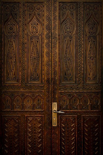 Резные двери