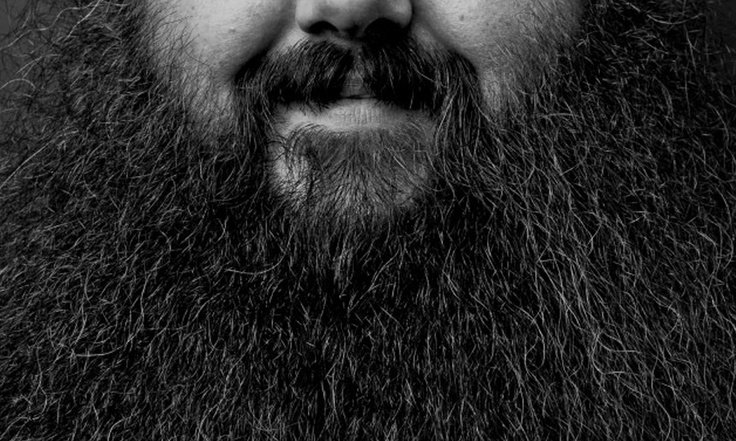 Бородатый на черном фоне