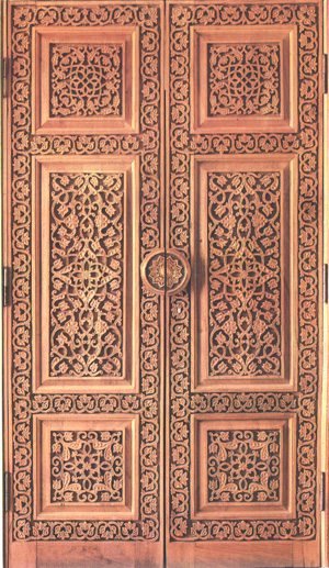 Двери с восточным орнаментом