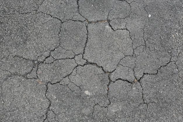 Трещины на асфальте