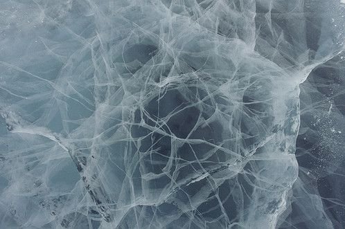 Трещины на льду