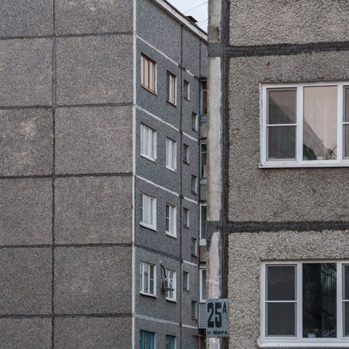 Стена панельного дома