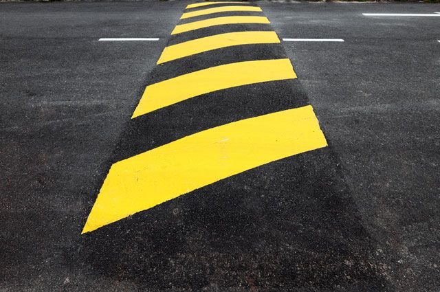 Лежачий полицейский