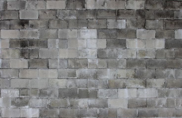 Стена из бетонных блоков