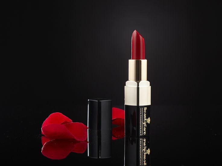 Красная помада