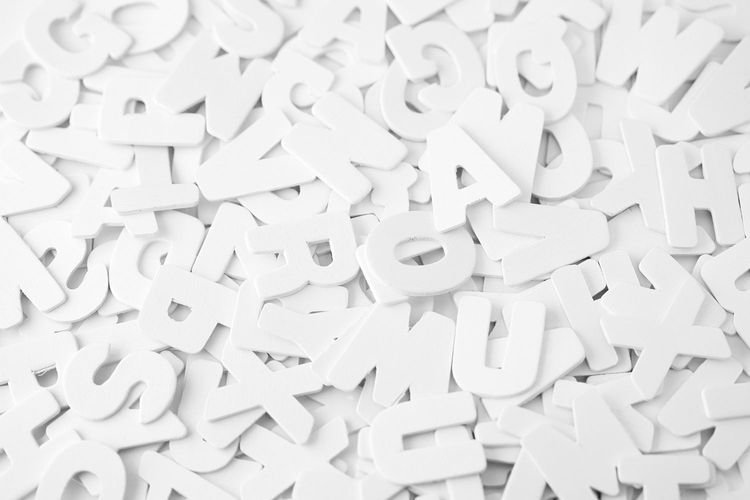 Много букв на белом фоне