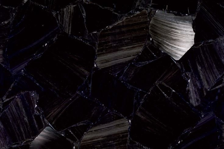 Чёрный обсидиан камень