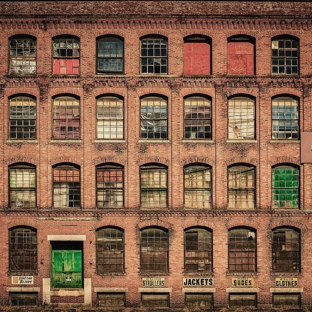 Старые кирпичные здания