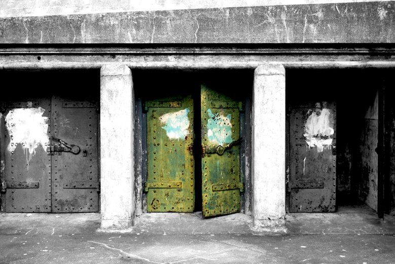 Дверь бункера