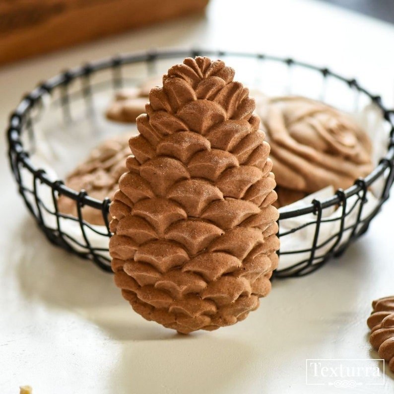 Пряничная форма из дерева шишка