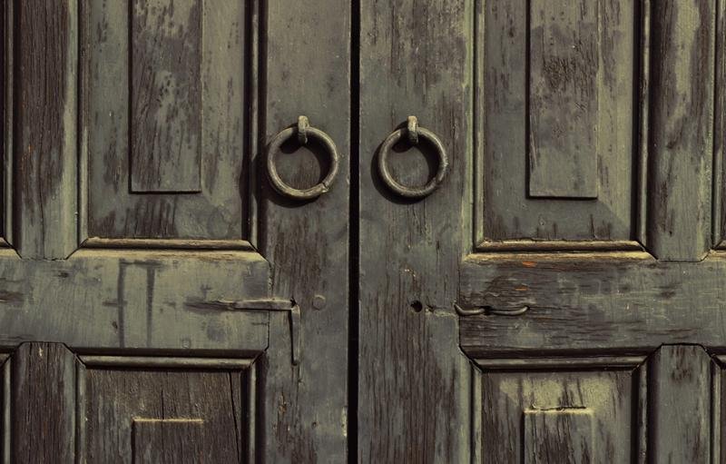 Старинная дверь