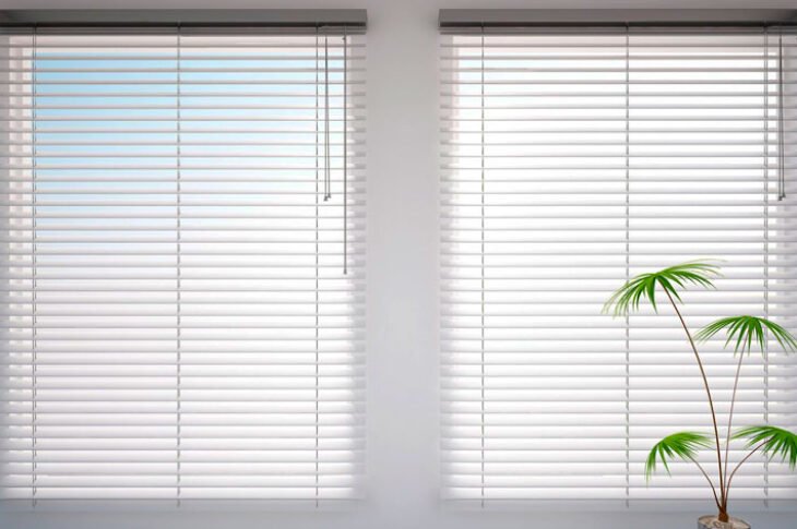 окна с жалюзи