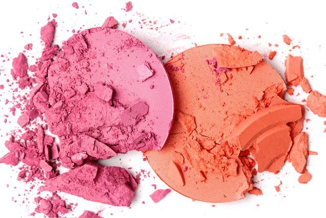 Рассыпанная косметика