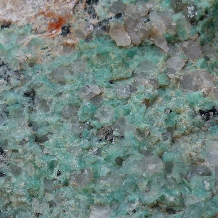 Амазонитовый гранит