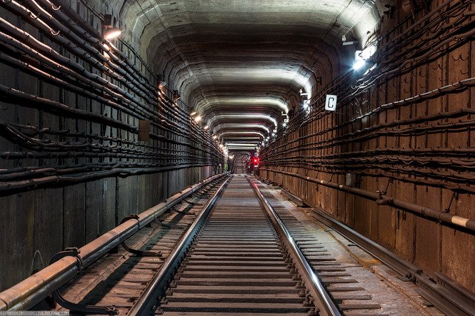 Контактный рельс мосметро