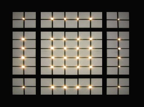 Текстура потолка с лампами бесшовная