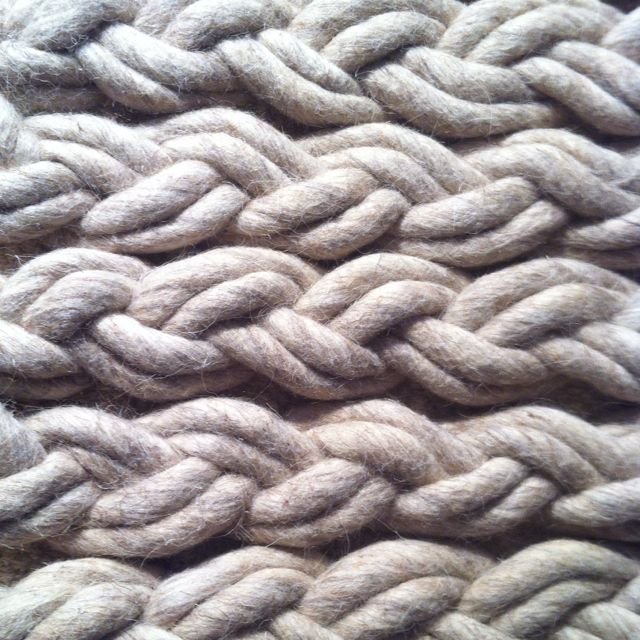 Плед плетеный косичкой