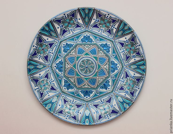 Тарелка с орнаментом