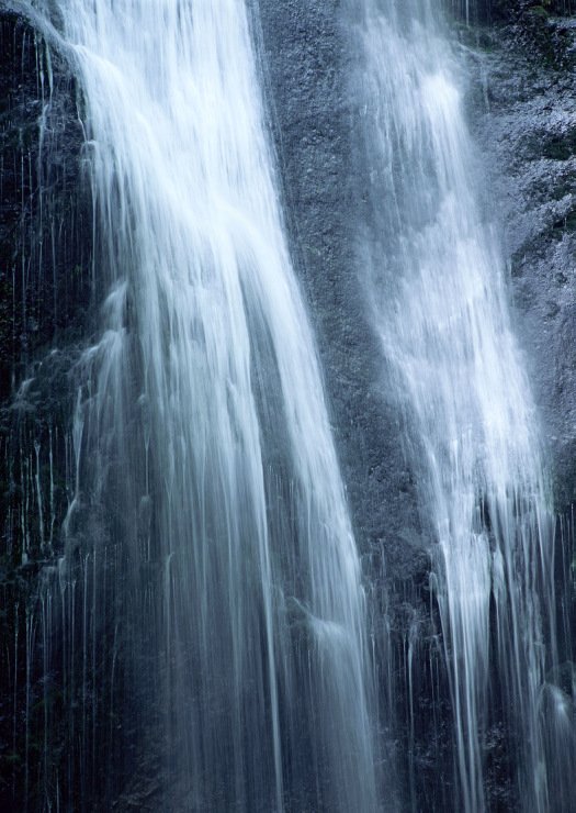 Брызги водопада