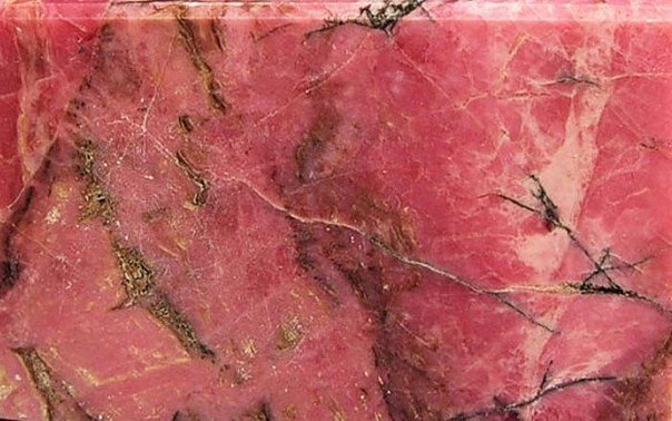 Розовый родонит камень