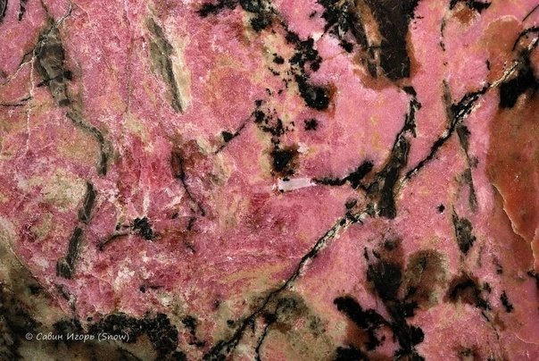 Родонит орлец камень