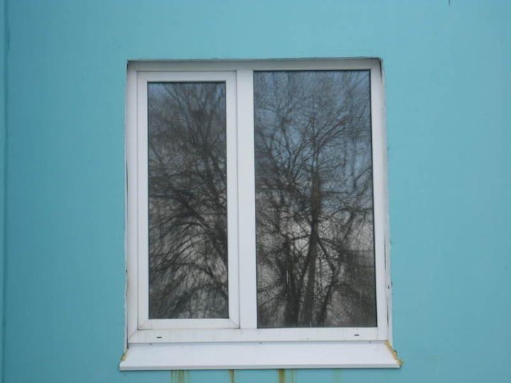 Окно двухстворчатое пластиковое