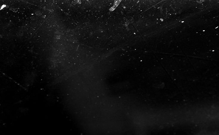 Пыль на черном фоне