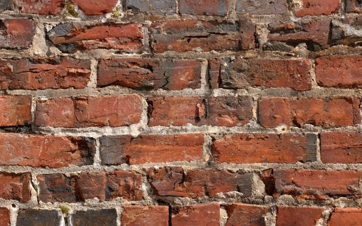 Старинный красный кирпич