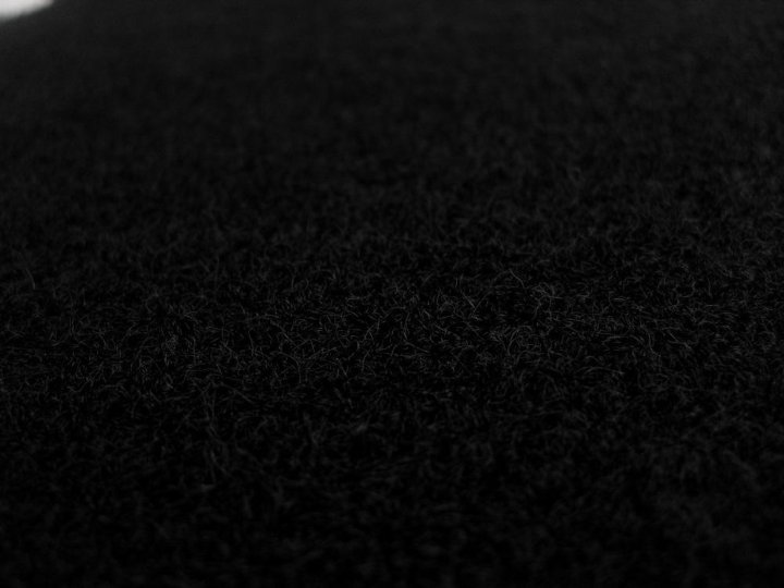 Черный ковролин