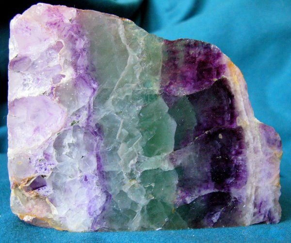 Полихромный флюорит