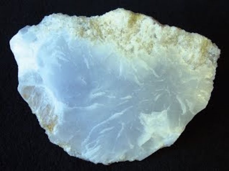 Ангидрит минерал