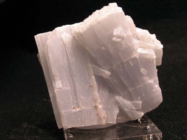 Ангидрит минерал