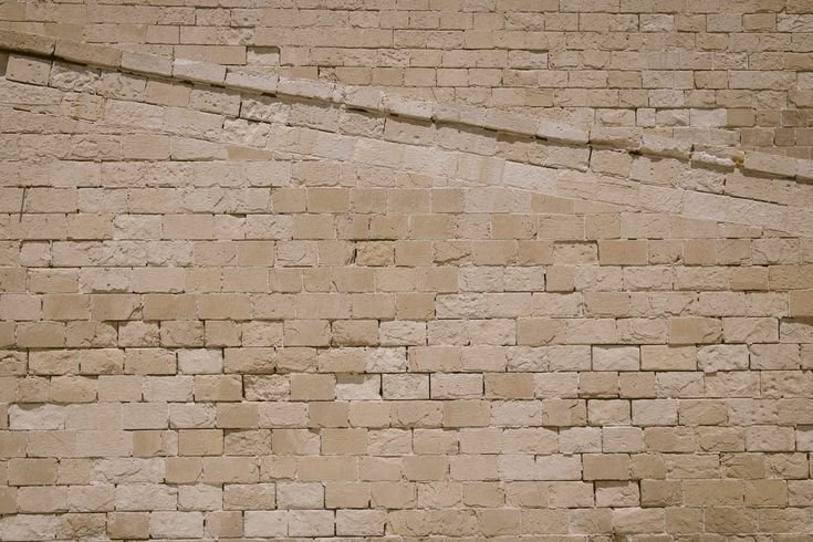 Камень песчаник на стене