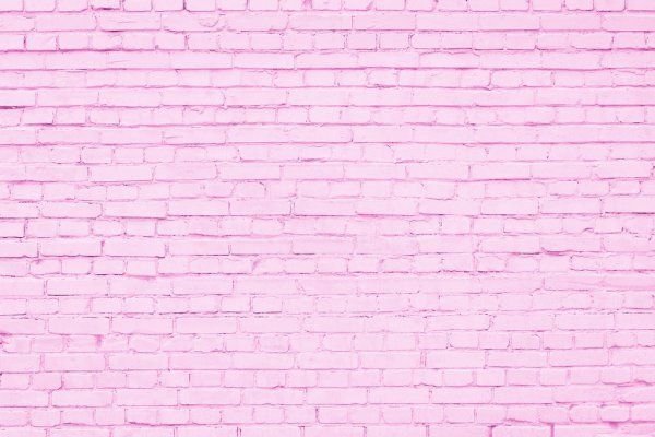 Розовая кирпичная стена