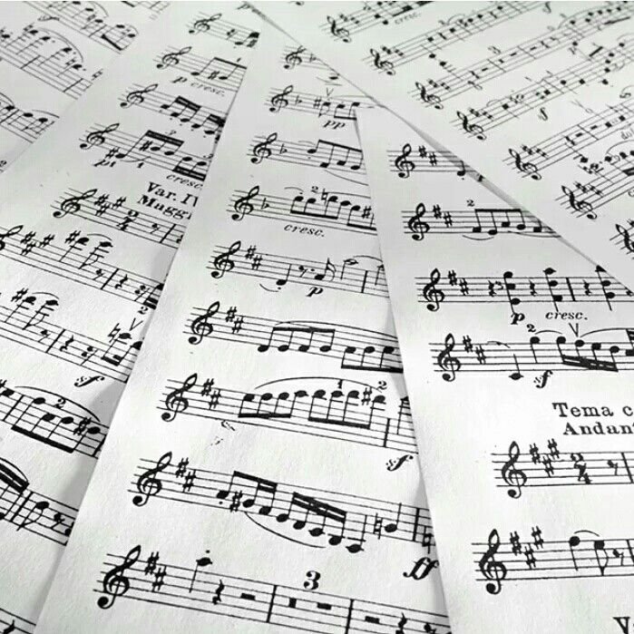 Лист из нотной тетради