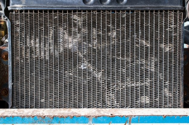 Старый автомобильный радиатор
