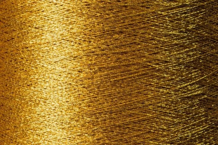 Золотистые нитки