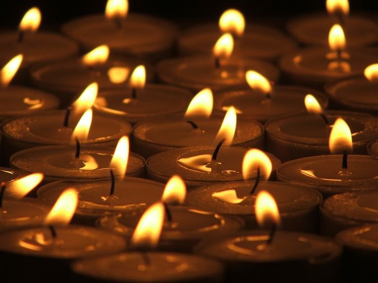 Много свечей